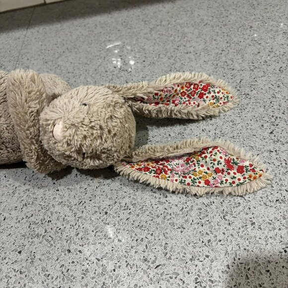 Jellycat Medium Posie Blossom Beige Bashful Bunny Rabbit Plush Toy Comforter - Picture 2 of 5